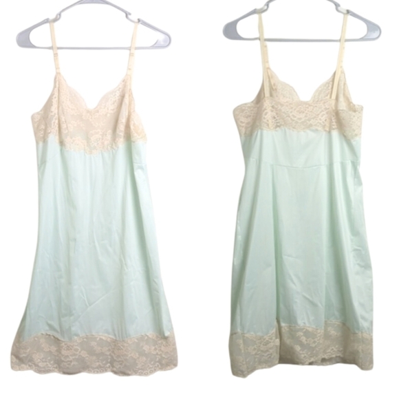 Vanity Fair Other - Vintage Vanity Fair Slip with Lace Trim Women's 34